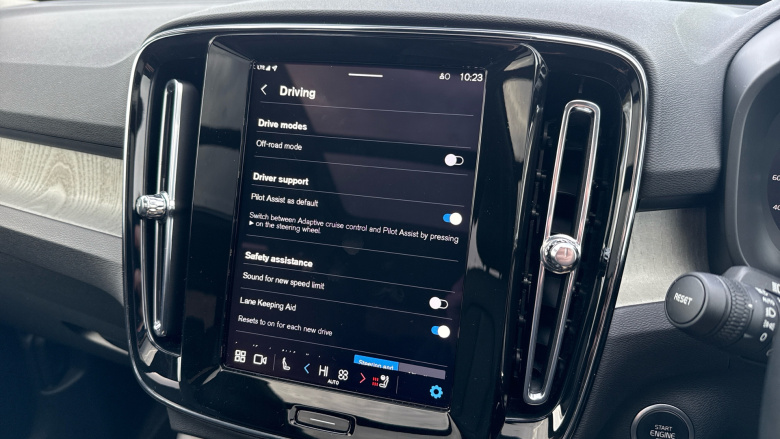 Volvo XC40 2.0 B3P Ultra Dark 5dr Auto Petrol Estate